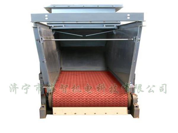 防腐蝕帶式（甲帶）給料機(jī)采用了防打滑膠帶，防止在物料輸送過程中造成撒料后果